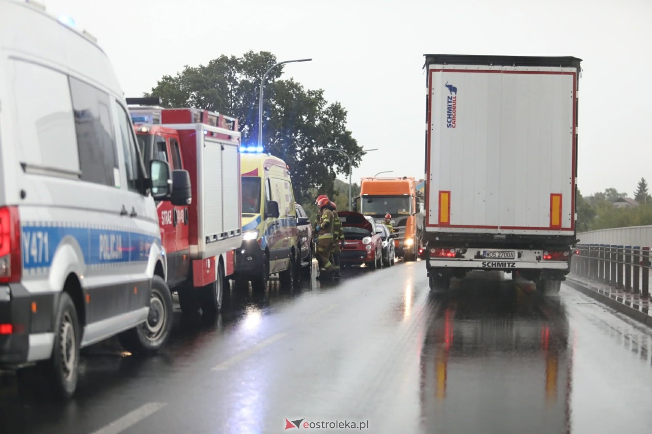 Wypadek na moście w Ostrołęce [18.08.2026] - zdjęcie #1 - eOstroleka.pl