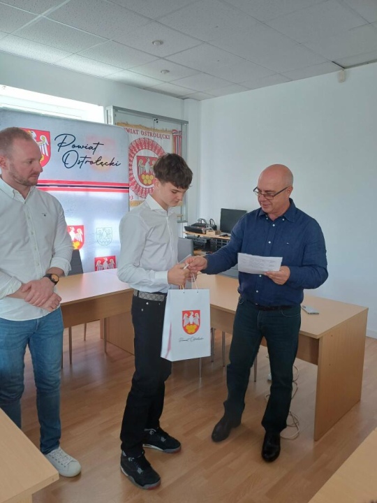 Sportowcy z nagrodami starosty ostrołęckiego [18.08.2026] - zdjęcie #5 - eOstroleka.pl