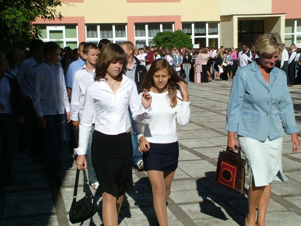 Rozpoczęcie roku szkolnego w 2005 roku w Ostrołęce - zdjęcie #10 - eOstroleka.pl