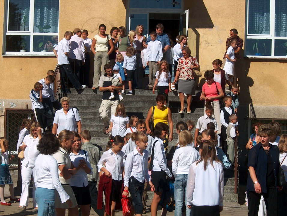 Rozpoczęcie roku szkolnego w 2005 roku w Ostrołęce - zdjęcie #7 - eOstroleka.pl