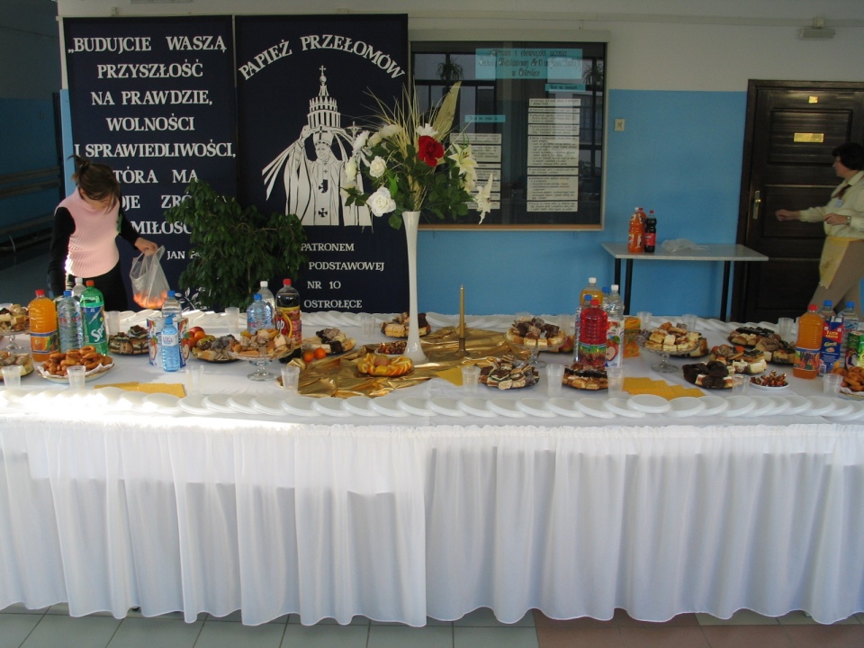 I Ostrołęckie Spotkania Charyzmatyczne - 2004 rok - zdjęcie #29 - eOstroleka.pl