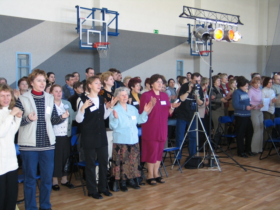 I Ostrołęckie Spotkania Charyzmatyczne - 2004 rok - zdjęcie #26 - eOstroleka.pl
