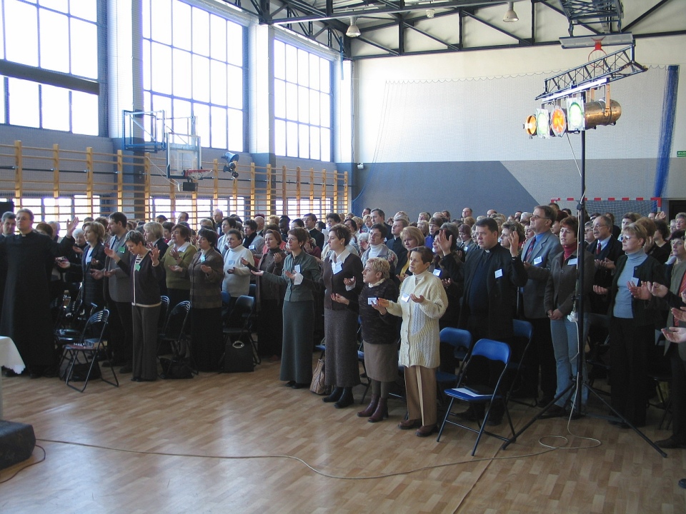I Ostrołęckie Spotkania Charyzmatyczne - 2004 rok - zdjęcie #22 - eOstroleka.pl