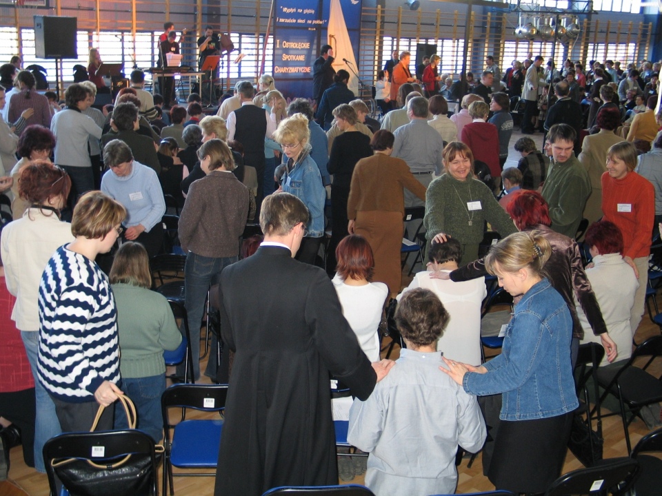 I Ostrołęckie Spotkania Charyzmatyczne - 2004 rok - zdjęcie #15 - eOstroleka.pl