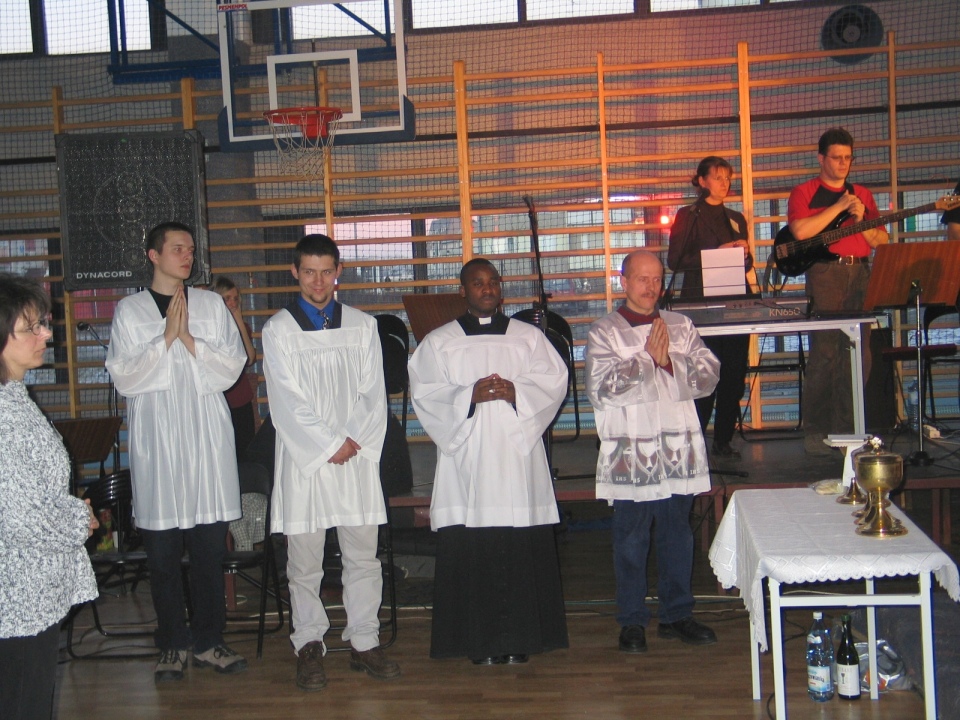 I Ostrołęckie Spotkania Charyzmatyczne - 2004 rok - zdjęcie #9 - eOstroleka.pl