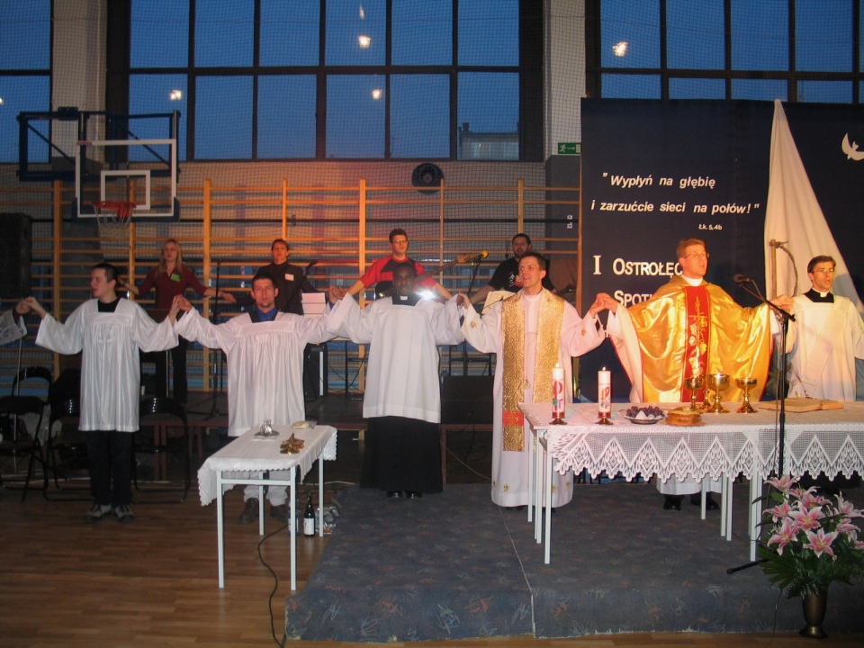 I Ostrołęckie Spotkania Charyzmatyczne - 2004 rok - zdjęcie #4 - eOstroleka.pl