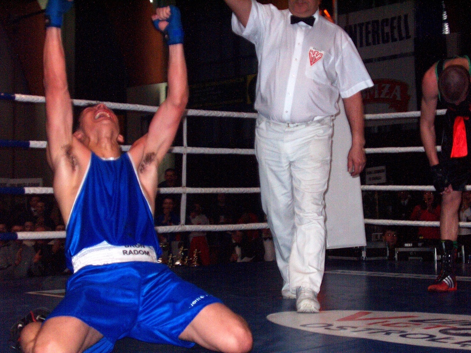 Mistrzostwa Polski juniorów w boksie 2004 Ostrołęka - zdjęcie #18 - eOstroleka.pl