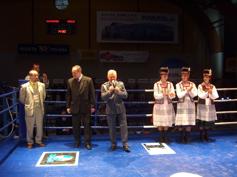 Mistrzostwa Polski juniorów w boksie 2004 Ostrołęka - zdjęcie #2 - eOstroleka.pl