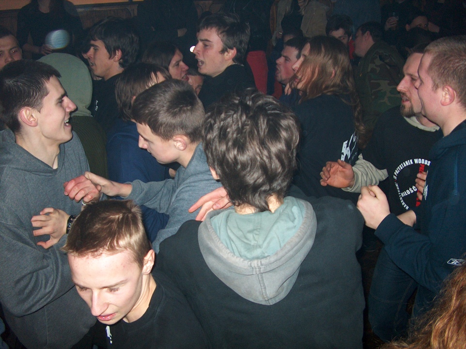 Koncert KSU w Pubie u Gibona 2004 rok Ostrołęka - zdjęcie #25 - eOstroleka.pl