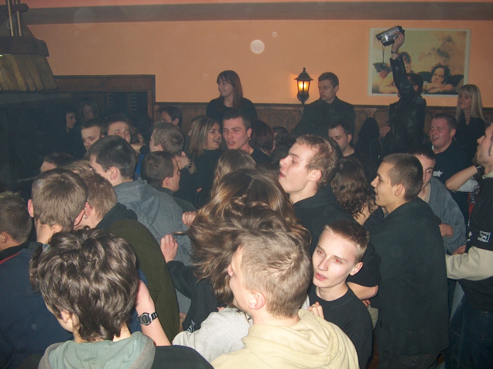 Koncert KSU w Pubie u Gibona 2004 rok Ostrołęka - zdjęcie #24 - eOstroleka.pl