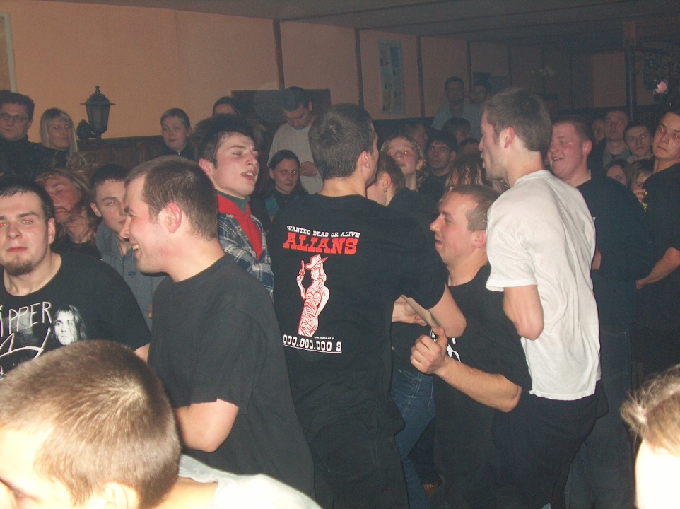 Koncert KSU w Pubie u Gibona 2004 rok Ostrołęka - zdjęcie #7 - eOstroleka.pl