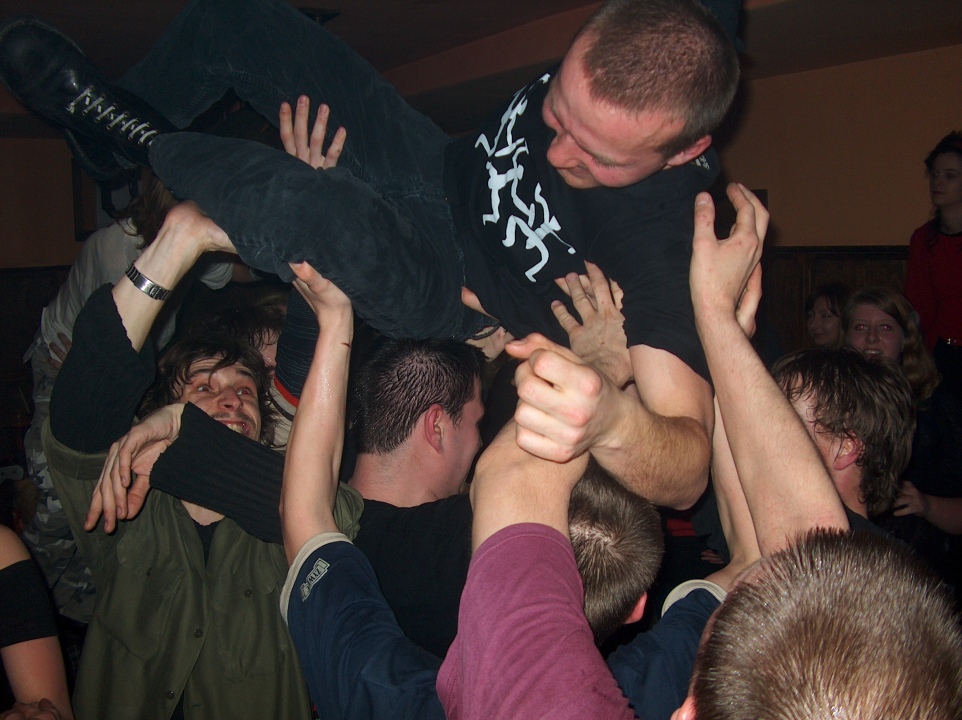 Koncert KSU w Pubie u Gibona 2004 rok Ostrołęka - zdjęcie #1 - eOstroleka.pl