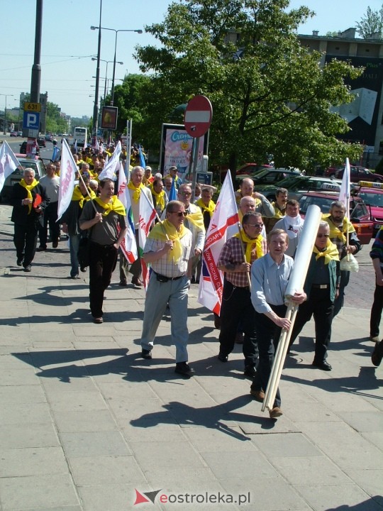 Pikieta pracowników elektrowni Ostrołęka Warszawa 2005 - zdjęcie #34 - eOstroleka.pl