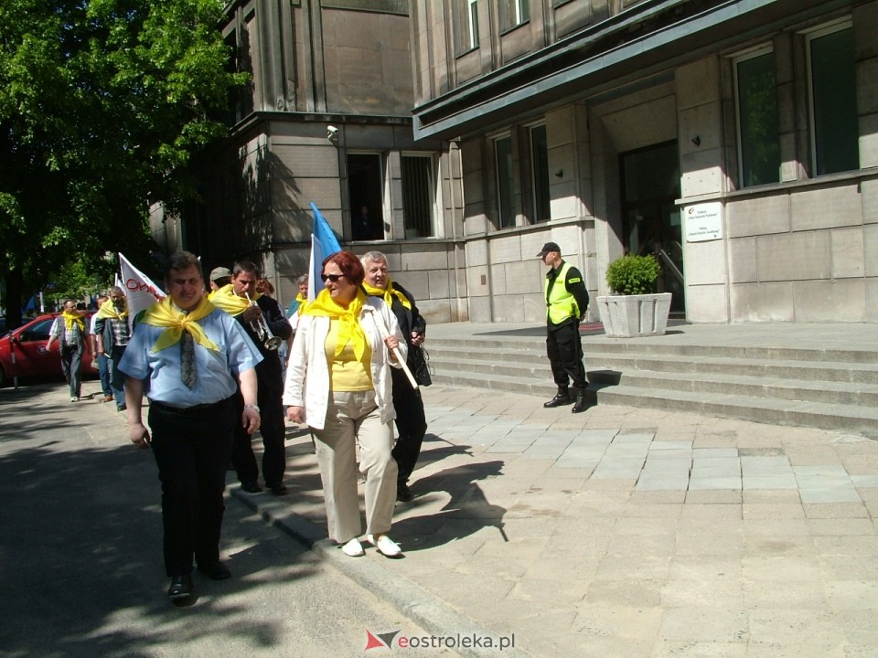 Pikieta pracowników elektrowni Ostrołęka Warszawa 2005 - zdjęcie #31 - eOstroleka.pl