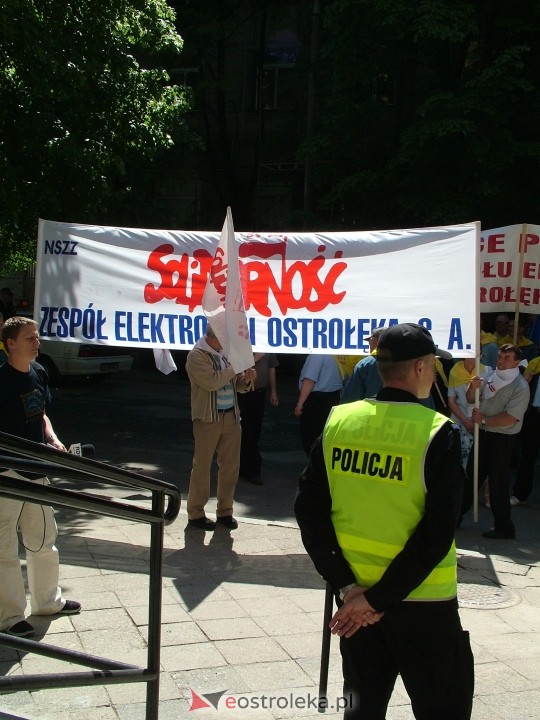 Pikieta pracowników elektrowni Ostrołęka Warszawa 2005 - zdjęcie #28 - eOstroleka.pl