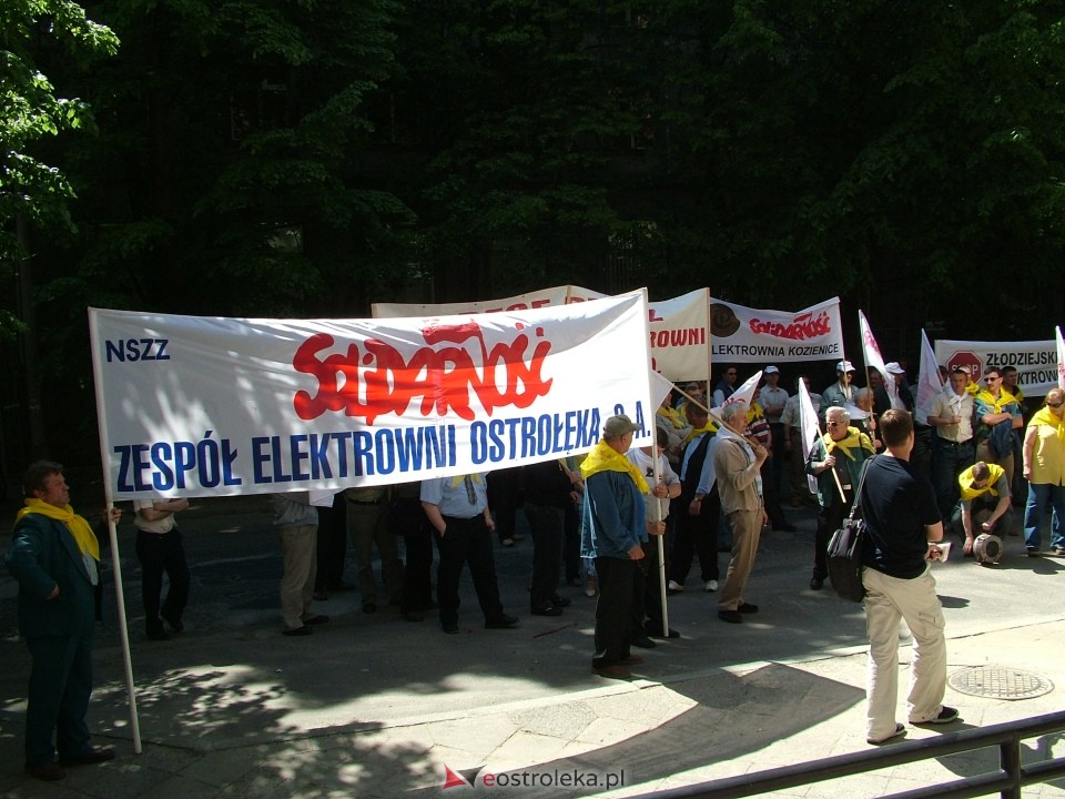 Pikieta pracowników elektrowni Ostrołęka Warszawa 2005 - zdjęcie #27 - eOstroleka.pl