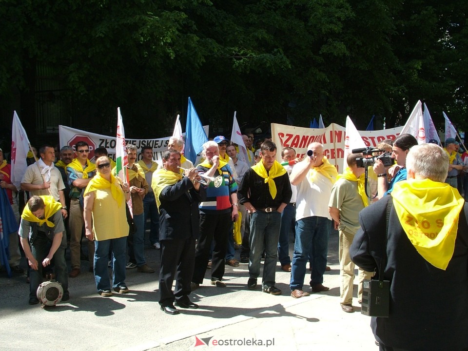 Pikieta pracowników elektrowni Ostrołęka Warszawa 2005 - zdjęcie #25 - eOstroleka.pl