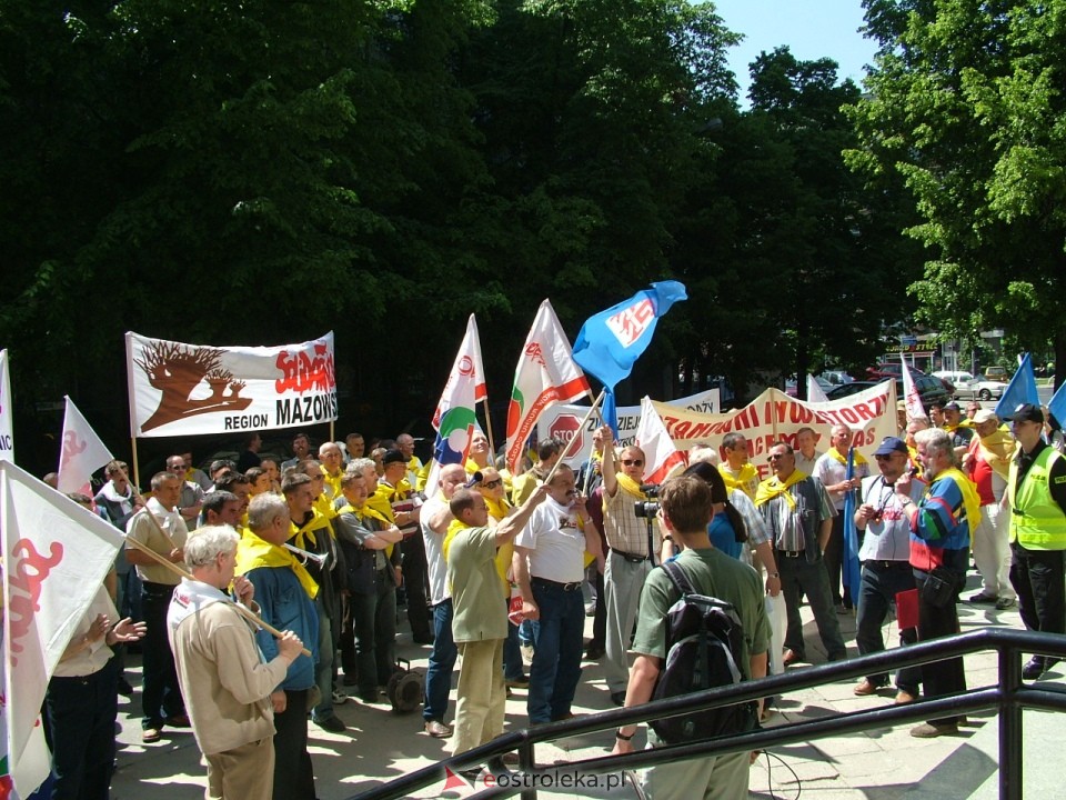 Pikieta pracowników elektrowni Ostrołęka Warszawa 2005 - zdjęcie #16 - eOstroleka.pl