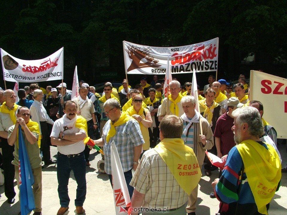 Pikieta pracowników elektrowni Ostrołęka Warszawa 2005 - zdjęcie #14 - eOstroleka.pl