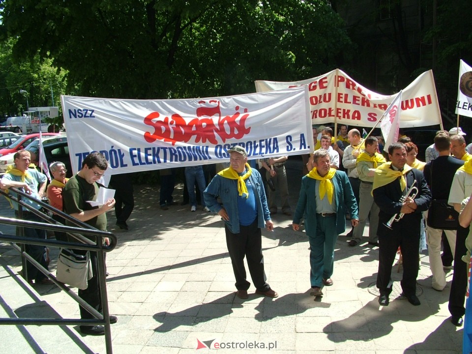 Pikieta pracowników elektrowni Ostrołęka Warszawa 2005 - zdjęcie #12 - eOstroleka.pl