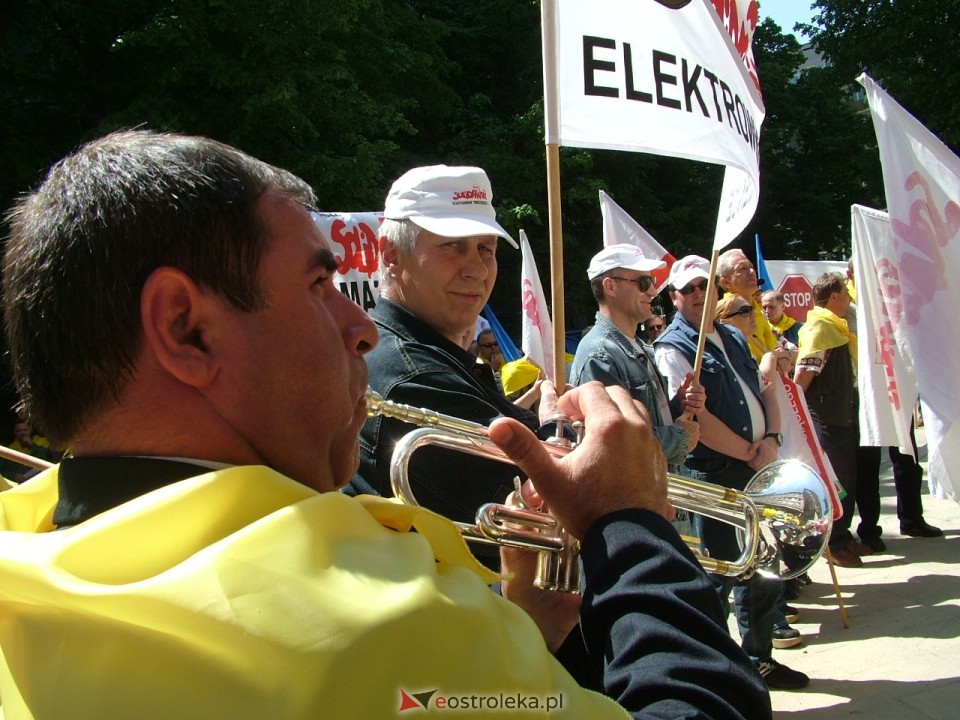 Pikieta pracowników elektrowni Ostrołęka Warszawa 2005 - zdjęcie #11 - eOstroleka.pl