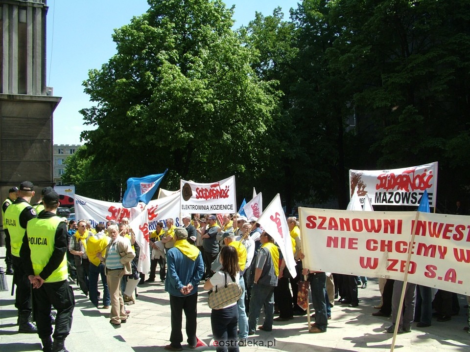 Pikieta pracowników elektrowni Ostrołęka Warszawa 2005 - zdjęcie #9 - eOstroleka.pl