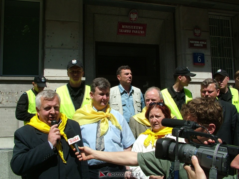 Pikieta pracowników elektrowni Ostrołęka Warszawa 2005 - zdjęcie #8 - eOstroleka.pl