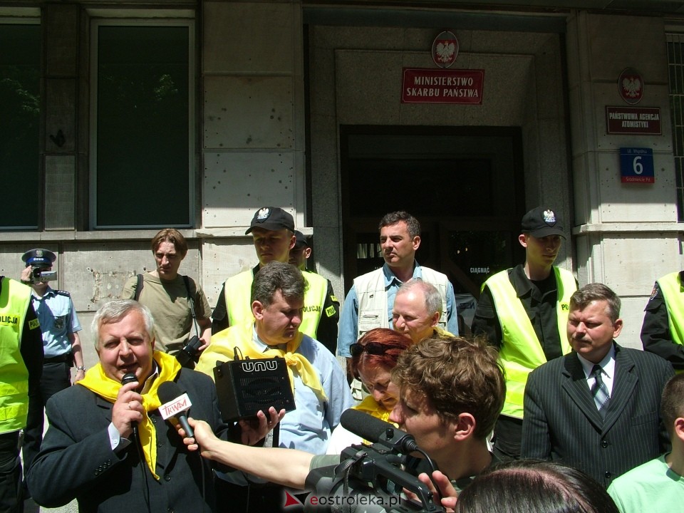 Pikieta pracowników elektrowni Ostrołęka Warszawa 2005 - zdjęcie #6 - eOstroleka.pl