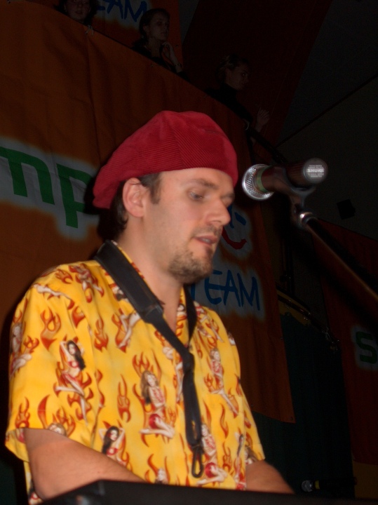 Krzysztof Kasa Kasowski w salonie Plusa w Ostrołęce 2004 rok - zdjęcie #5 - eOstroleka.pl