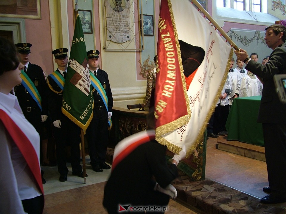 Nadanie imienia ZSZ 3 w Ostrołęce w 2004 roku - zdjęcie #13 - eOstroleka.pl