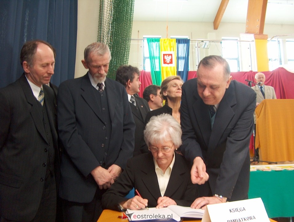 Nadanie imienia ZSZ 3 w Ostrołęce w 2004 roku - zdjęcie #18 - eOstroleka.pl