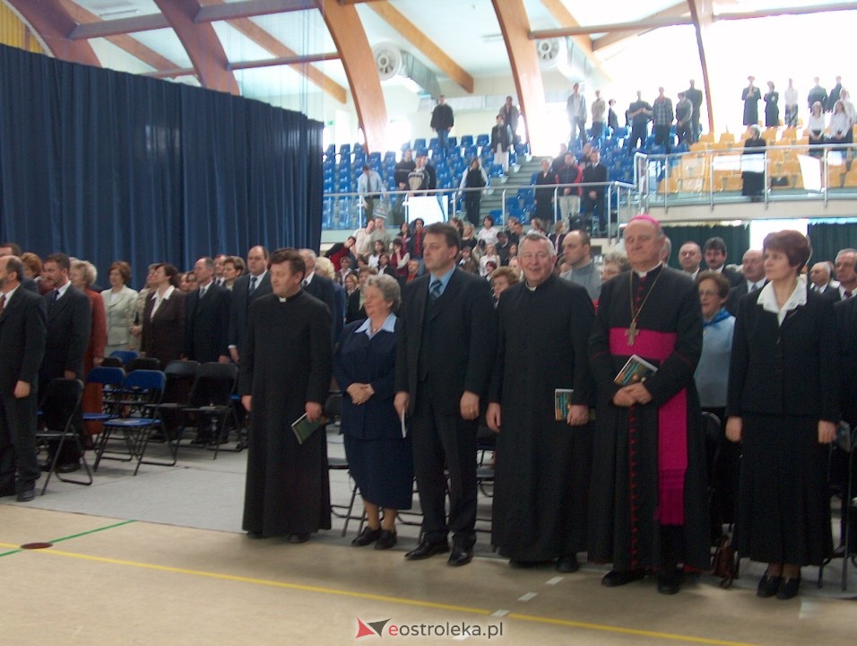 Nadanie imienia ZSZ 3 w Ostrołęce w 2004 roku - zdjęcie #16 - eOstroleka.pl