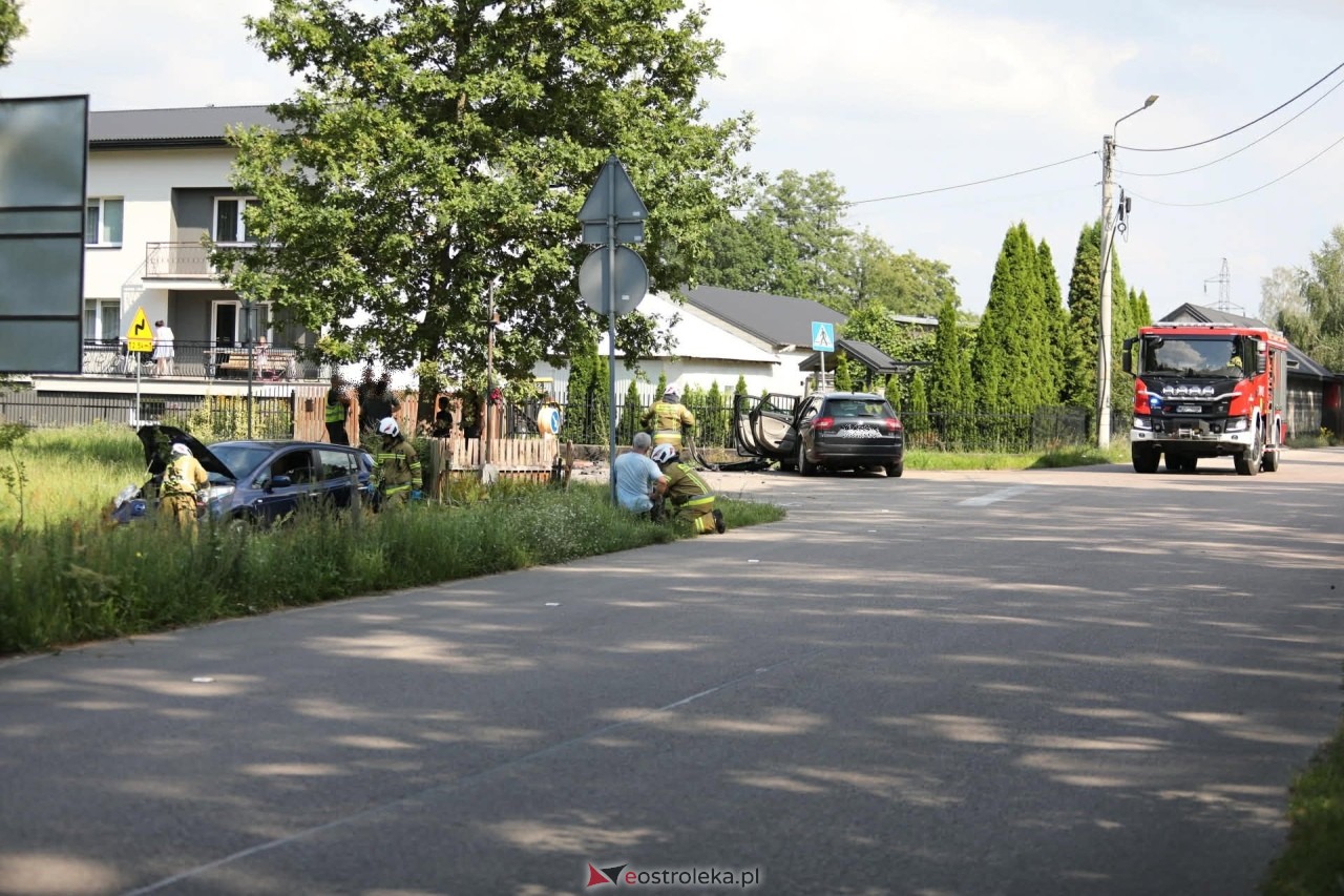 Wypadek w drogowy Gnatach [21.08.2026] - zdjęcie #2 - eOstroleka.pl