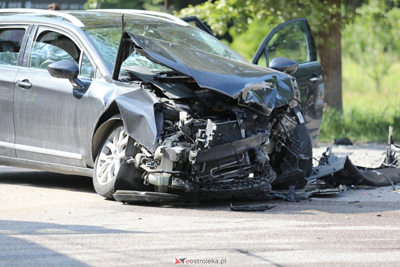 Wypadek w drogowy Gnatach [21.08.2026] - zdjęcie #1 - eOstroleka.pl