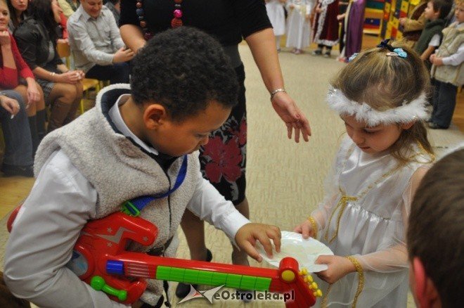 Przedszkole Miejskie nr 8: Jasełka dla rodziców [21.XII.2011] - zdjęcie #10 - eOstroleka.pl