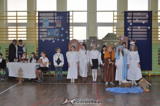 Wigilia w szkole podstawowej nr 2 [22.XII.2011] - zdjęcie #31 - eOstroleka.pl