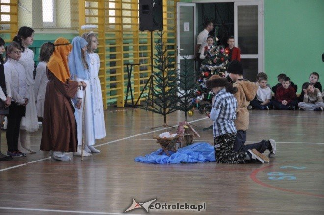 Wigilia w szkole podstawowej nr 2 [22.XII.2011] - zdjęcie #20 - eOstroleka.pl