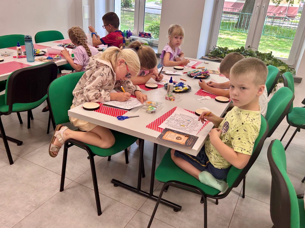 Magiczny tydzień w bibliotece na Wojtkach. Tak wyglądała Akademia Młodego Czarodzieja [25.08.2026]  - zdjęcie #40 - eOstroleka.pl