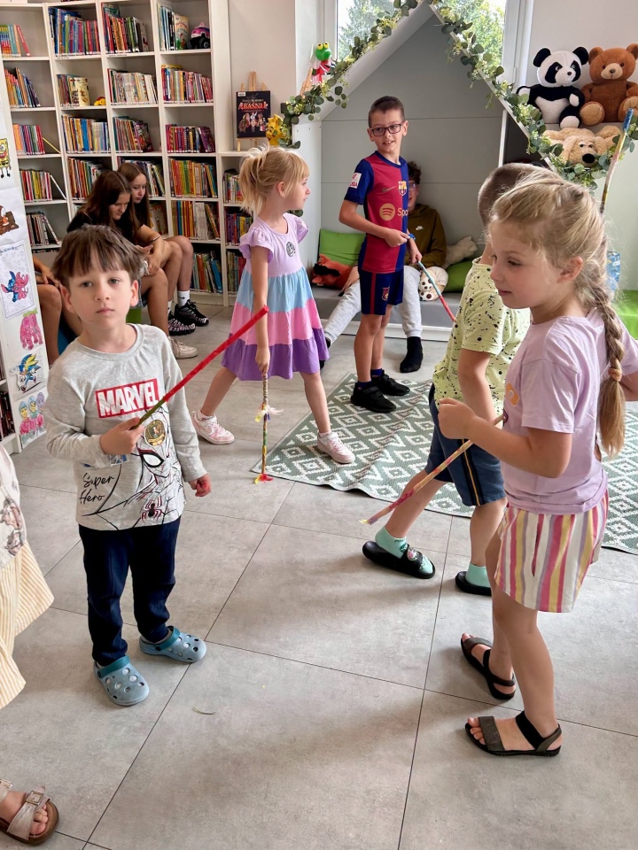 Magiczny tydzień w bibliotece na Wojtkach. Tak wyglądała Akademia Młodego Czarodzieja [25.08.2026]  - zdjęcie #37 - eOstroleka.pl