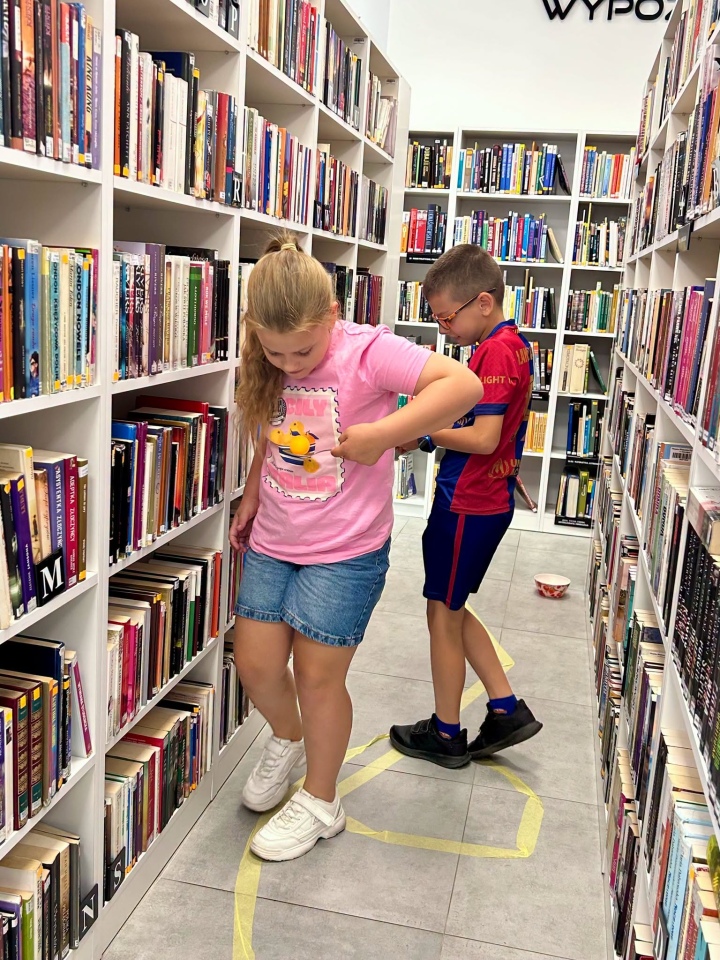 Magiczny tydzień w bibliotece na Wojtkach. Tak wyglądała Akademia Młodego Czarodzieja [25.08.2026]  - zdjęcie #35 - eOstroleka.pl