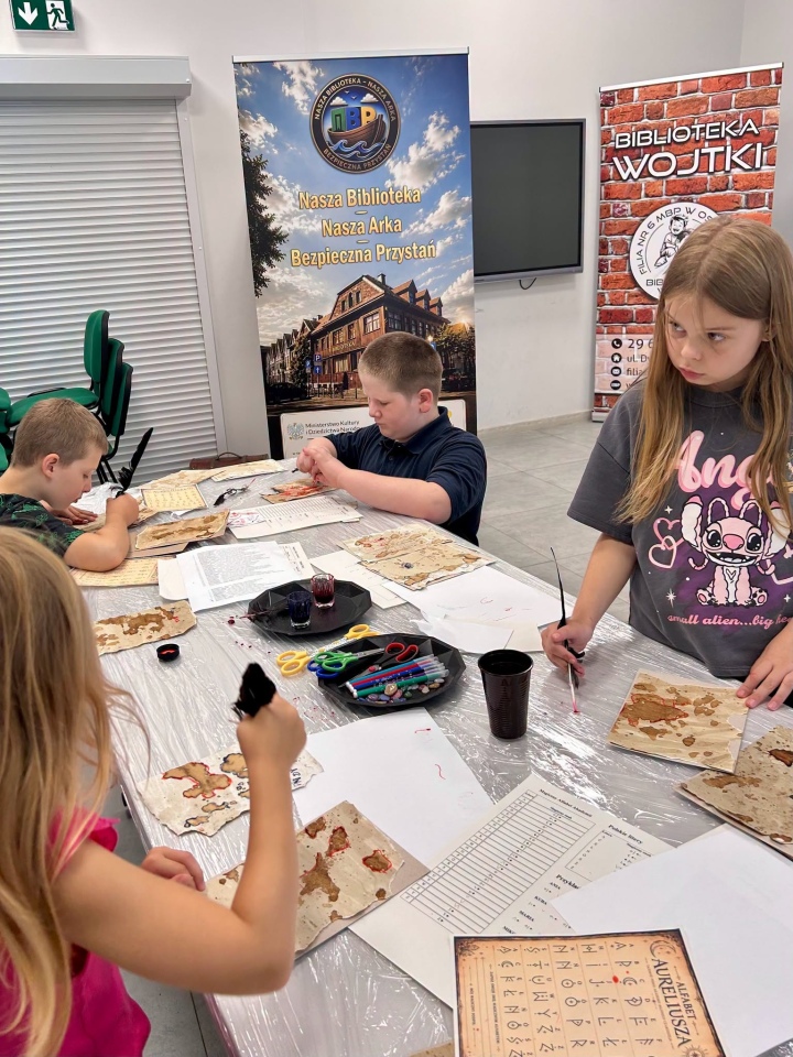 Magiczny tydzień w bibliotece na Wojtkach. Tak wyglądała Akademia Młodego Czarodzieja [25.08.2026]  - zdjęcie #33 - eOstroleka.pl