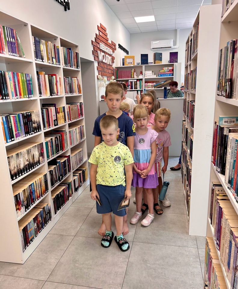 Magiczny tydzień w bibliotece na Wojtkach. Tak wyglądała Akademia Młodego Czarodzieja [25.08.2026]  - zdjęcie #18 - eOstroleka.pl