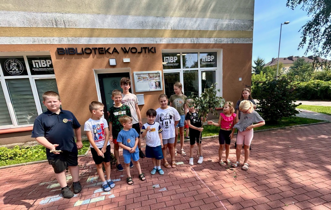 Magiczny tydzień w bibliotece na Wojtkach. Tak wyglądała Akademia Młodego Czarodzieja [25.08.2026]  - zdjęcie #16 - eOstroleka.pl