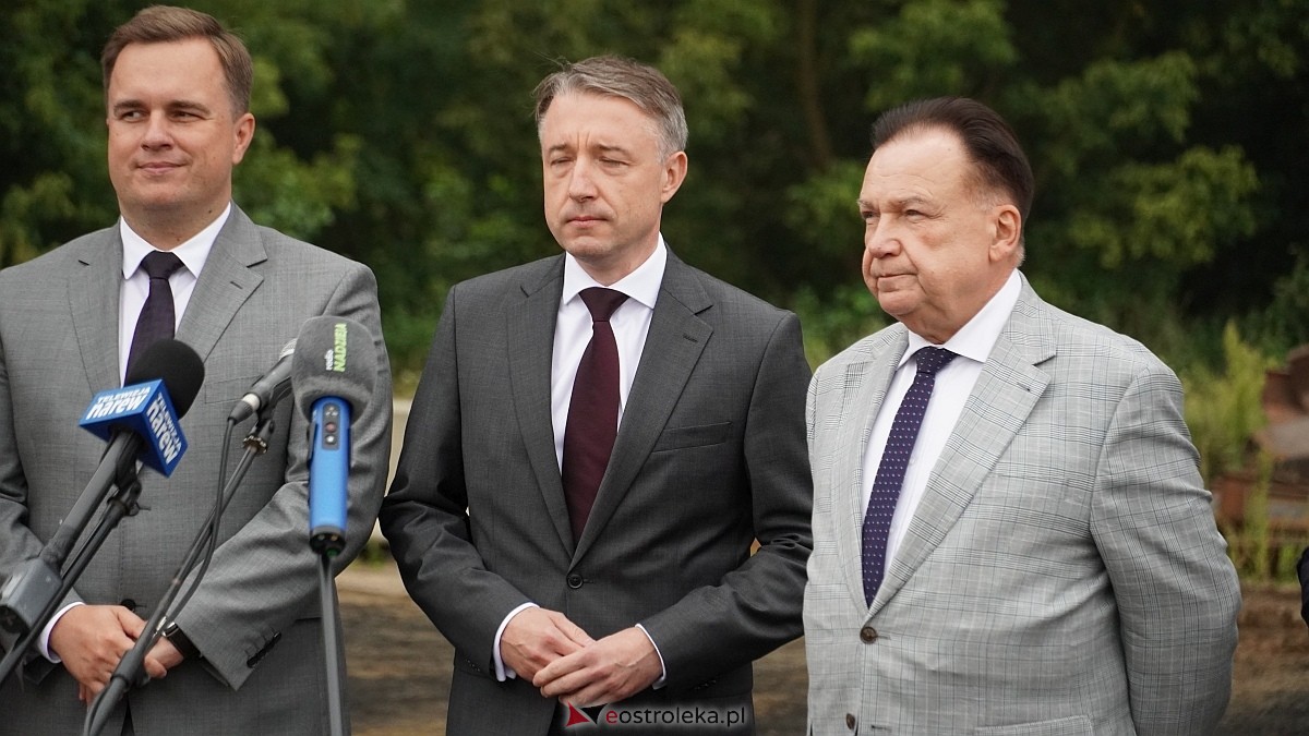 Konferencja prasowa na budowie nowego mostu przez Narew [25.08.2026] - zdjęcie #64 - eOstroleka.pl