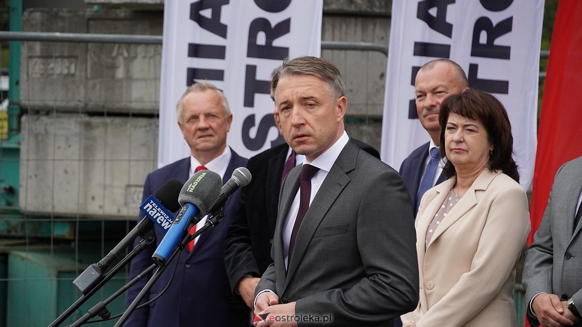 Konferencja prasowa na budowie nowego mostu przez Narew [25.08.2026] - zdjęcie #58 - eOstroleka.pl