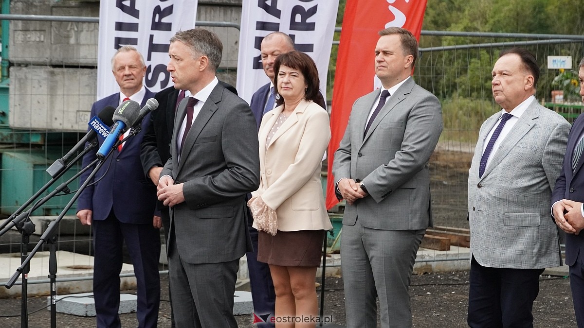 Konferencja prasowa na budowie nowego mostu przez Narew [25.08.2026] - zdjęcie #57 - eOstroleka.pl