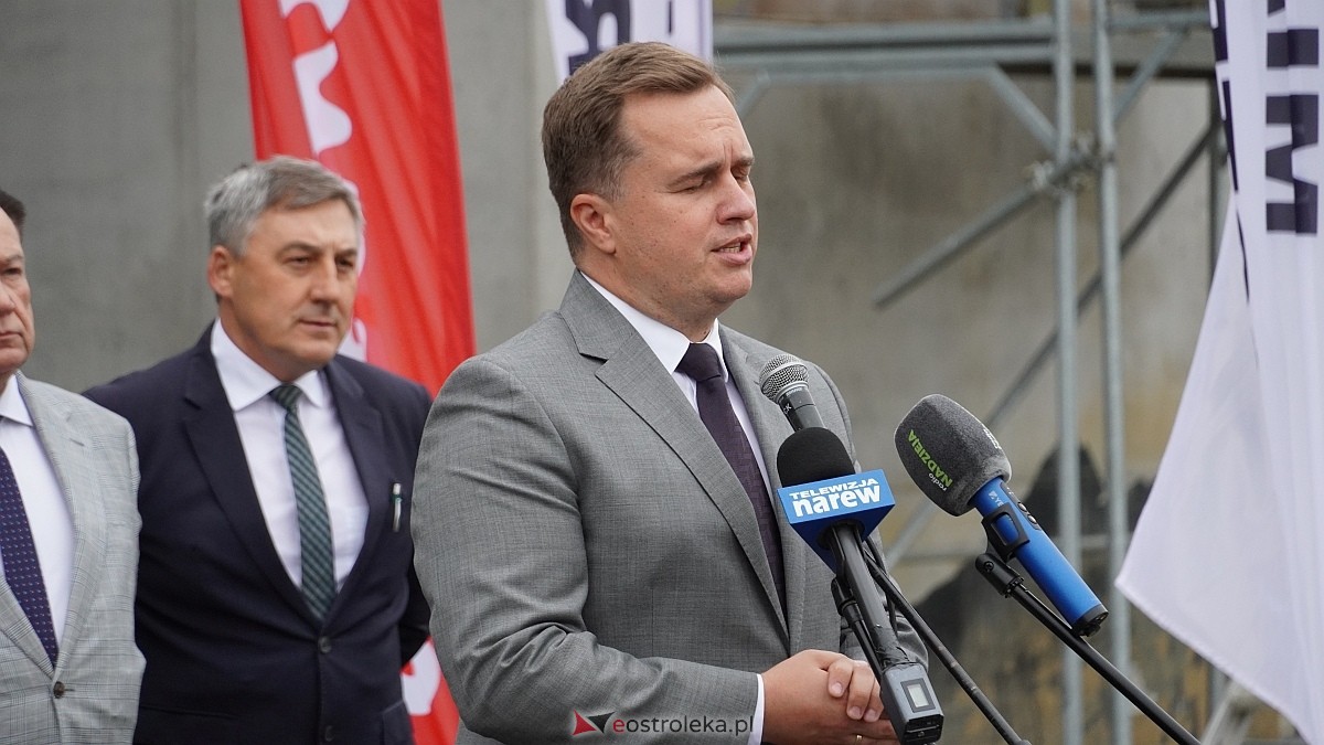 Konferencja prasowa na budowie nowego mostu przez Narew [25.08.2026] - zdjęcie #50 - eOstroleka.pl
