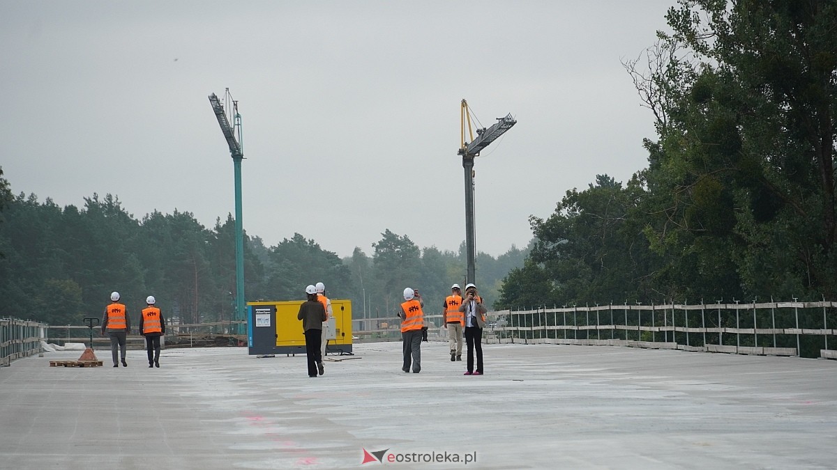 Konferencja prasowa na budowie nowego mostu przez Narew [25.08.2026] - zdjęcie #17 - eOstroleka.pl