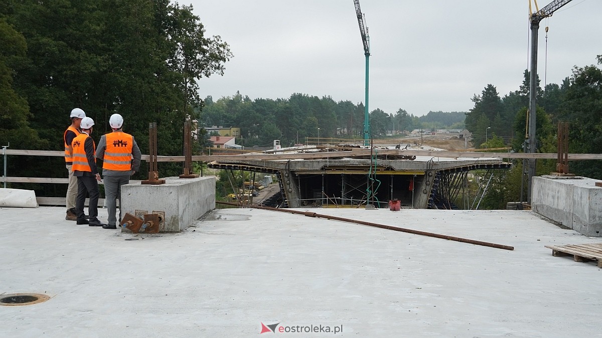Konferencja prasowa na budowie nowego mostu przez Narew [25.08.2026] - zdjęcie #16 - eOstroleka.pl