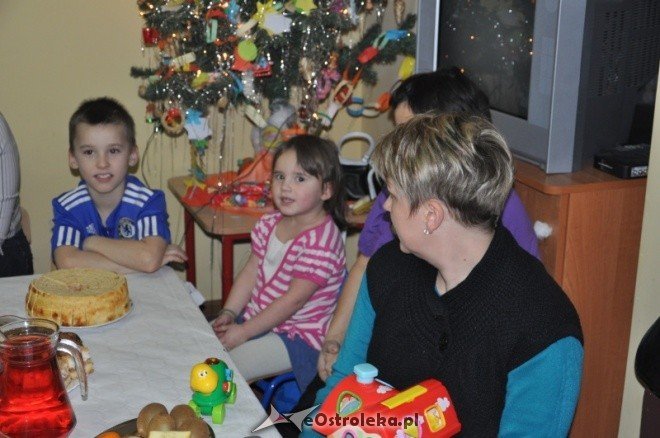 Spotkanie opłatkowe w żłobku Jaś i Małgosia [23.XII.2011] - zdjęcie #16 - eOstroleka.pl